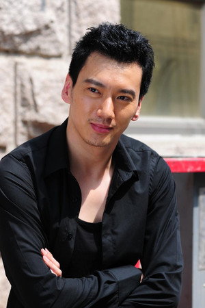Kun Wang portrait
