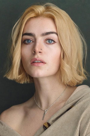 Tara Lee portrait
