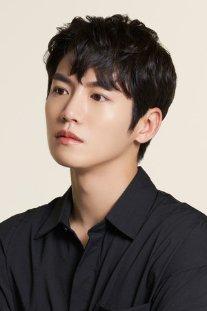 Yoo Hwan portrait