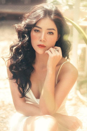 Thanh Hương portrait
