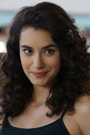 Hande Doğandemir portrait