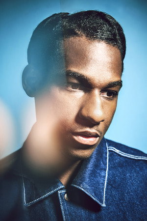 Leon Bridges portrait
