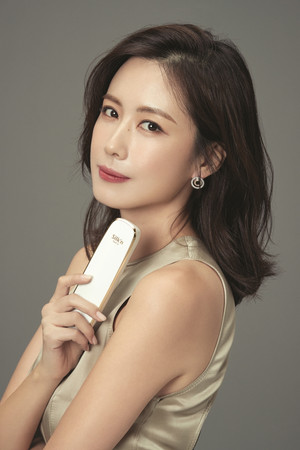 Hong Eun-hee portrait