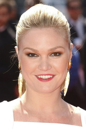 Julia Stiles portrait