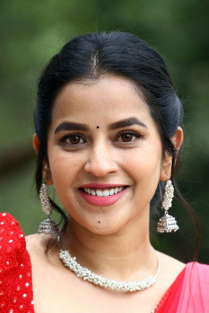 Komalee Prasad portrait