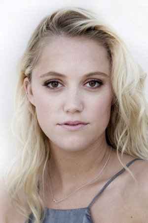 Maika Monroe portrait