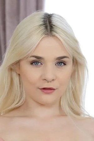 Ellie Shou portrait