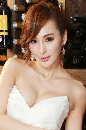 Candy Luo portrait