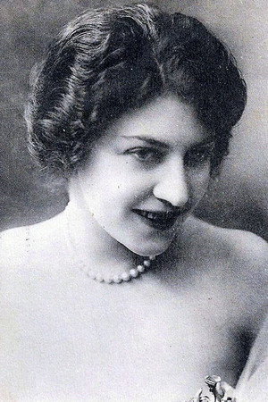 Yvonne de Bray portrait