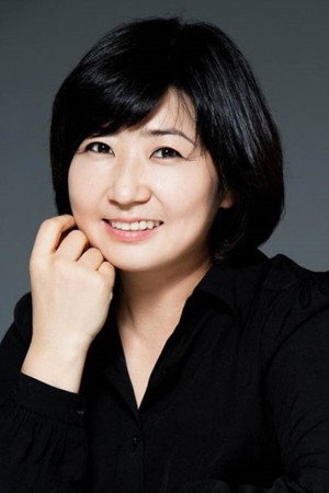 Cho Ryun portrait