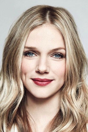 Tracy Spiridakos portrait