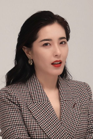 Zeng Li portrait