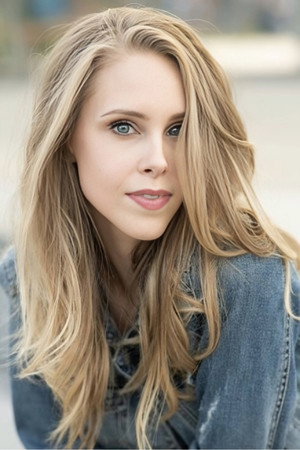 Taryn Hacker portrait