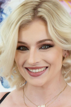 Hyley Winters portrait