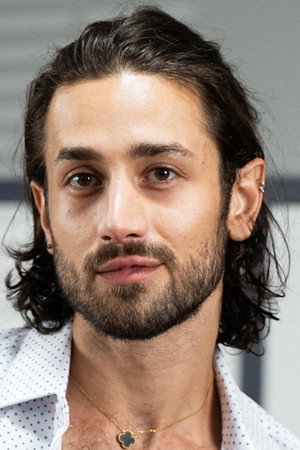 Noah Asli portrait