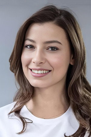 Müjde Uzman portrait