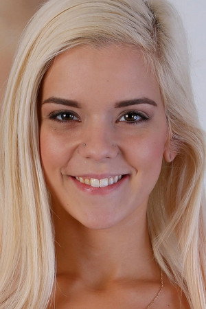 Halle Von portrait
