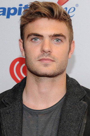 Alex Roe portrait