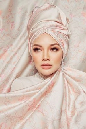 Neelofa portrait