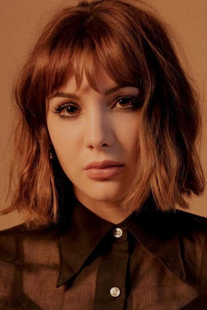 Hannah Marks portrait