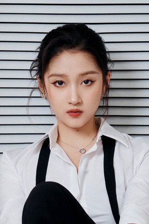 Guan Xiaotong portrait