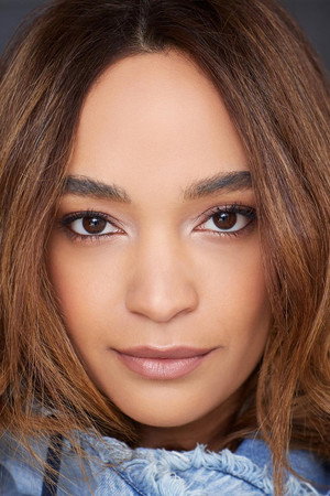 Justine Herron portrait