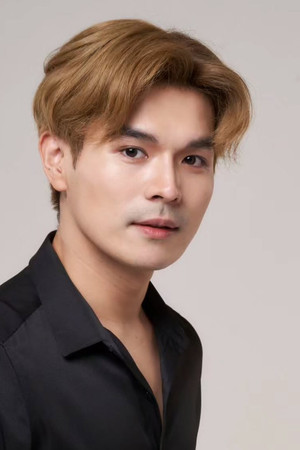 Thanawee Phongphasawat portrait