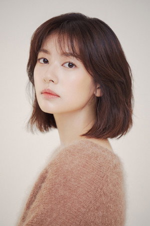Jung So-min portrait