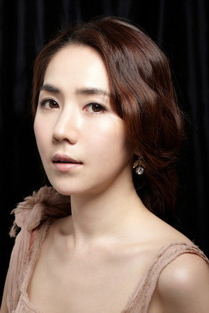 Go Ho-kyung portrait