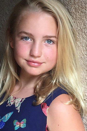 Ava Telek portrait