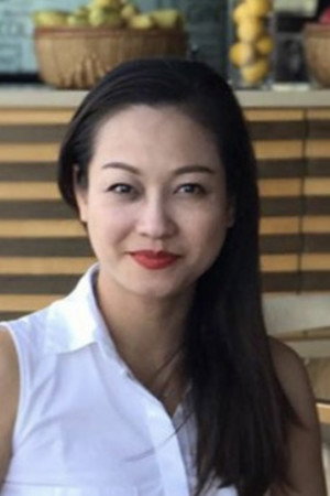 Thu Hường portrait