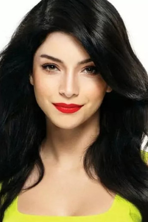 Merve Boluğur portrait