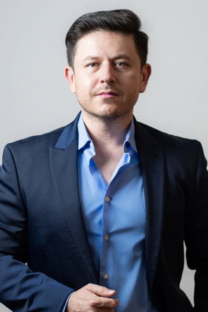 Enrique Guzmán portrait