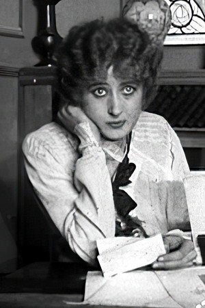 Suzanne Delvé portrait