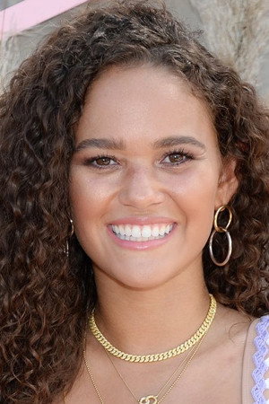 Madison Pettis portrait