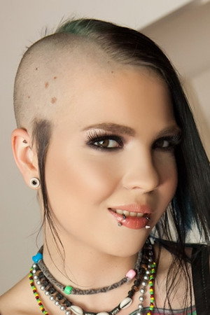 Tara Toxic portrait
