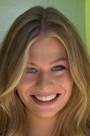 Zoë Straub portrait