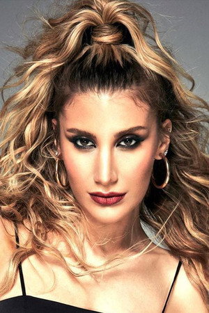 İrem Derici portrait