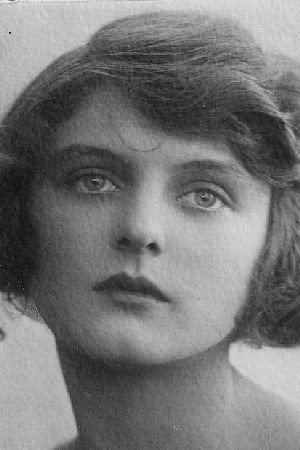 Zoe Palmer portrait