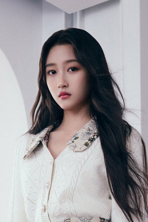 Guan Xiaotong portrait