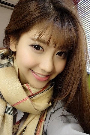 Li Mengying portrait