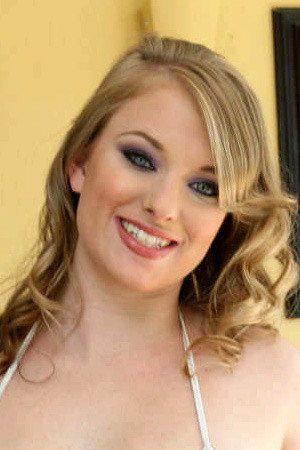 Alonna Red portrait
