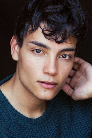 Evan Evagora portrait