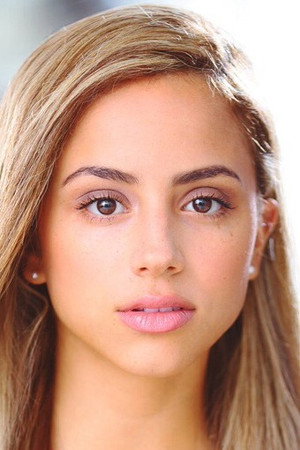 Kiana Madeira portrait
