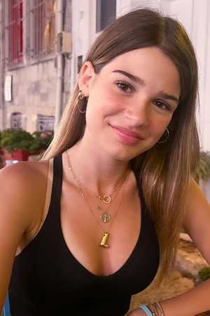 Lavinya Ünlüer portrait