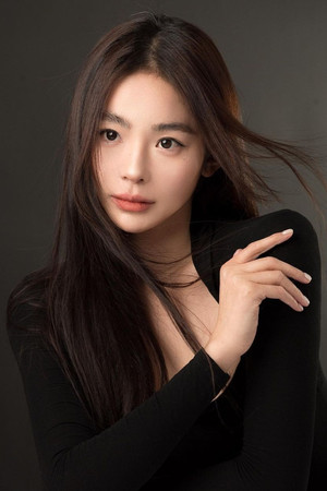 Liu Yaxi portrait