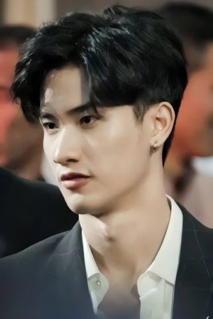 Tawan Vihokratana portrait