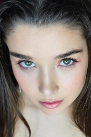 Chloe Lapiedra portrait