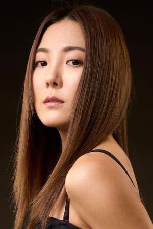 Alina Lee portrait