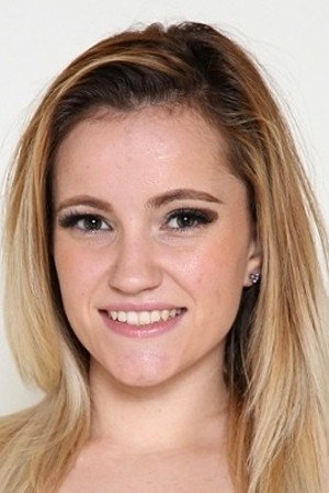 Holly Travis portrait